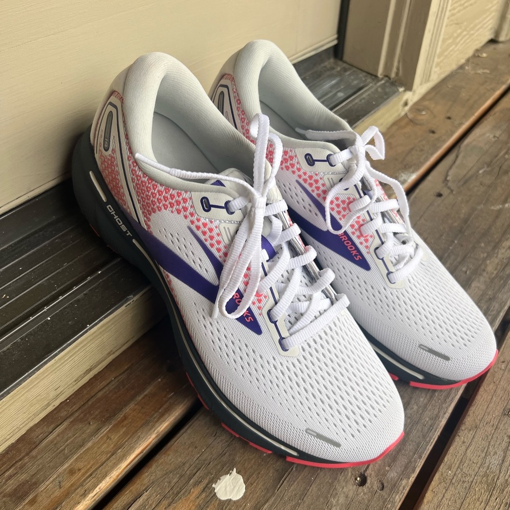 Brooks Ghosts 14 running shoes Size 10, never worn